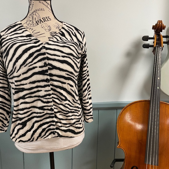 Zebra Print Cardigan Lg - Picture 2 of 4